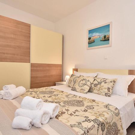 Lovely Home In Split With Jacuzzi Extérieur photo