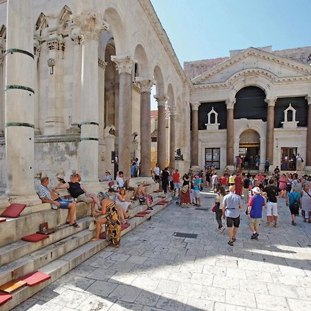 Lovely Home In Split With Jacuzzi Extérieur photo