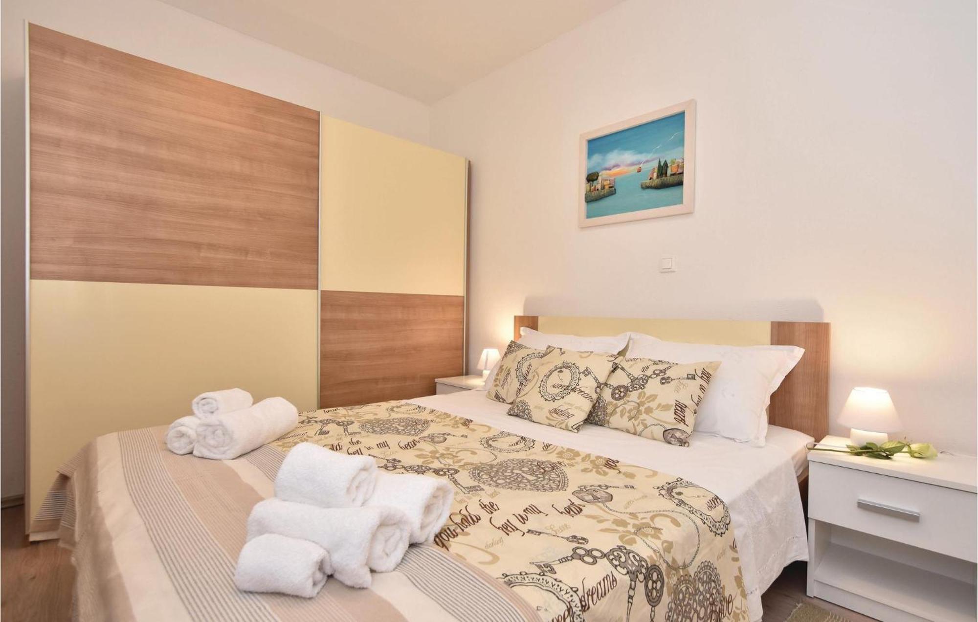 Lovely Home In Split With Jacuzzi Extérieur photo