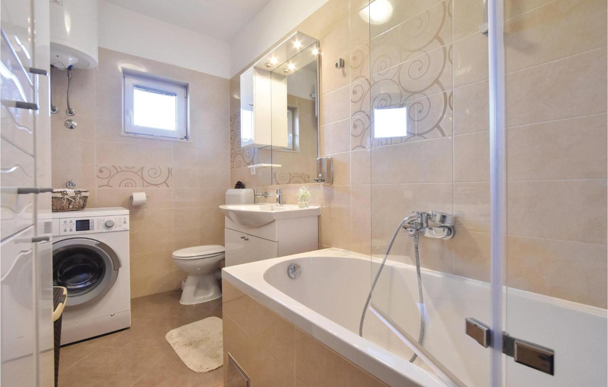 Lovely Home In Split With Jacuzzi Extérieur photo