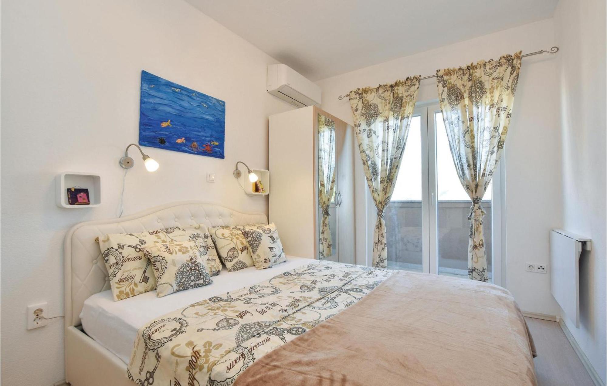Lovely Home In Split With Jacuzzi Extérieur photo