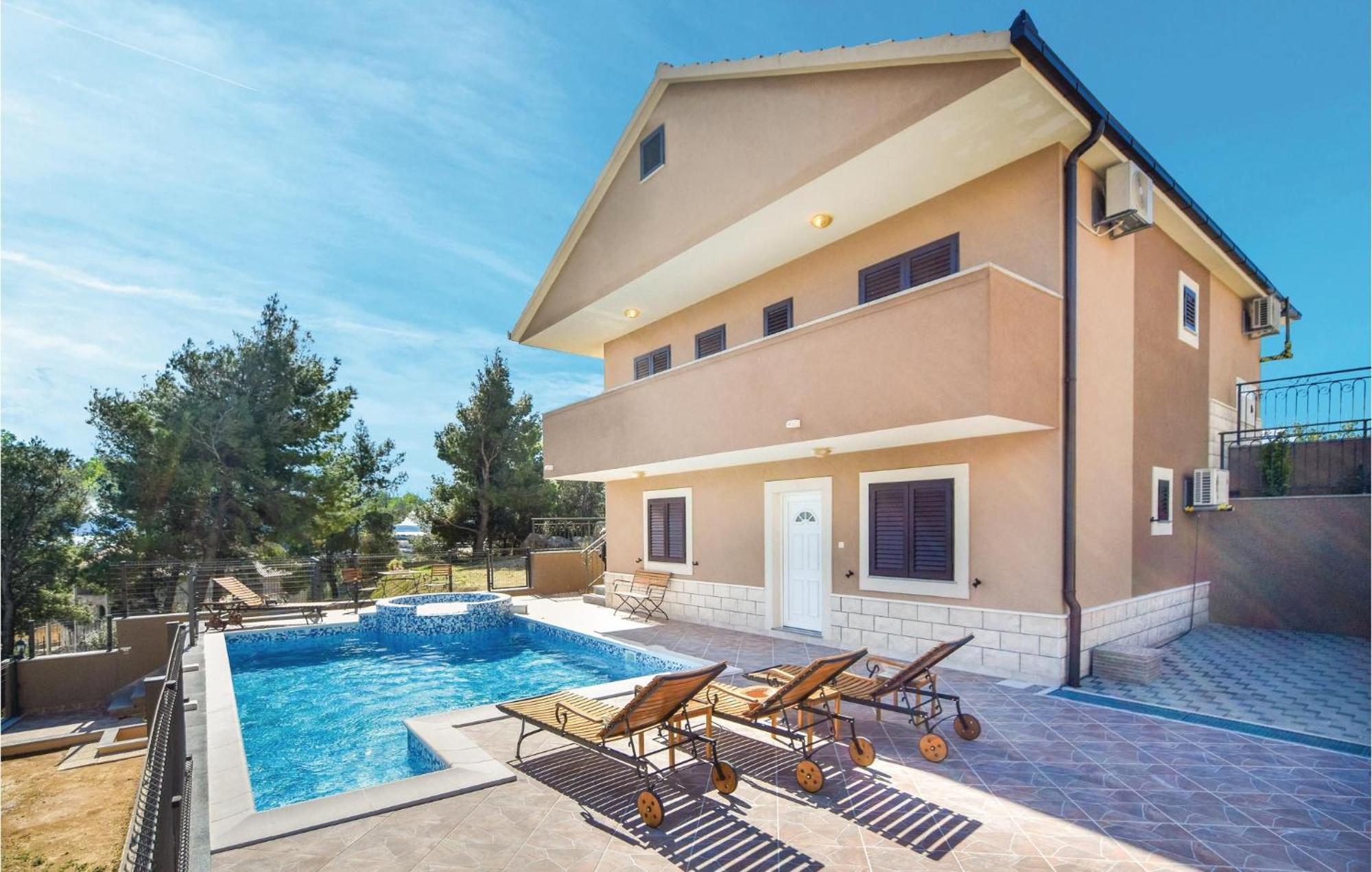 Lovely Home In Split With Jacuzzi Extérieur photo
