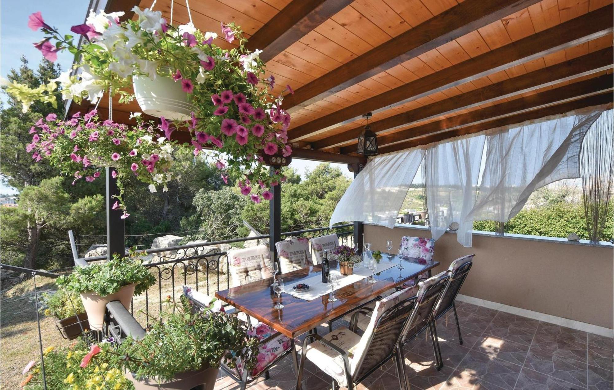 Lovely Home In Split With Jacuzzi Extérieur photo