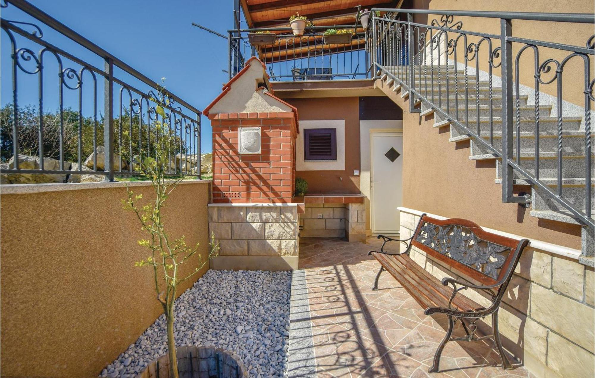 Lovely Home In Split With Jacuzzi Extérieur photo