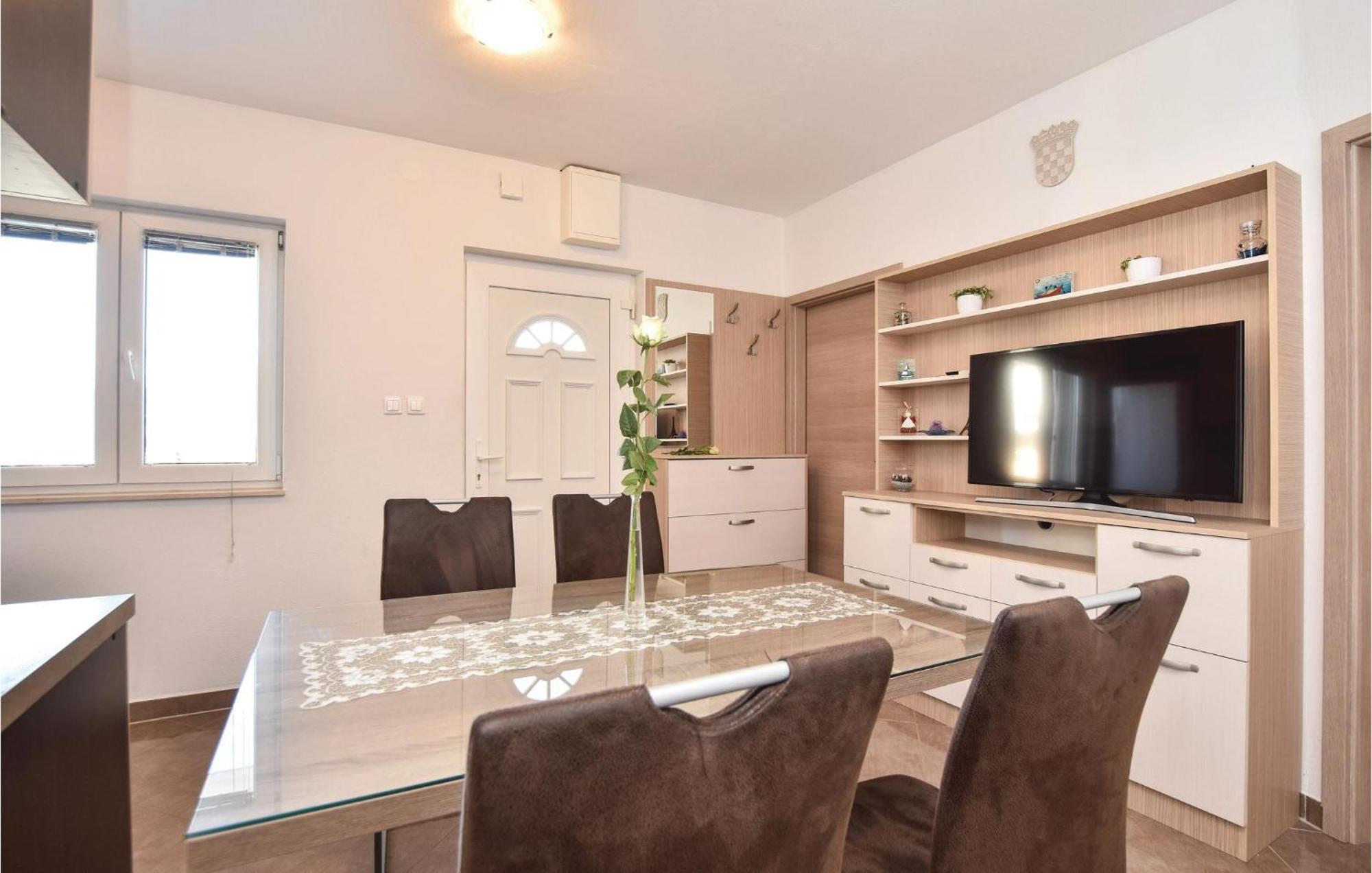 Lovely Home In Split With Jacuzzi Extérieur photo