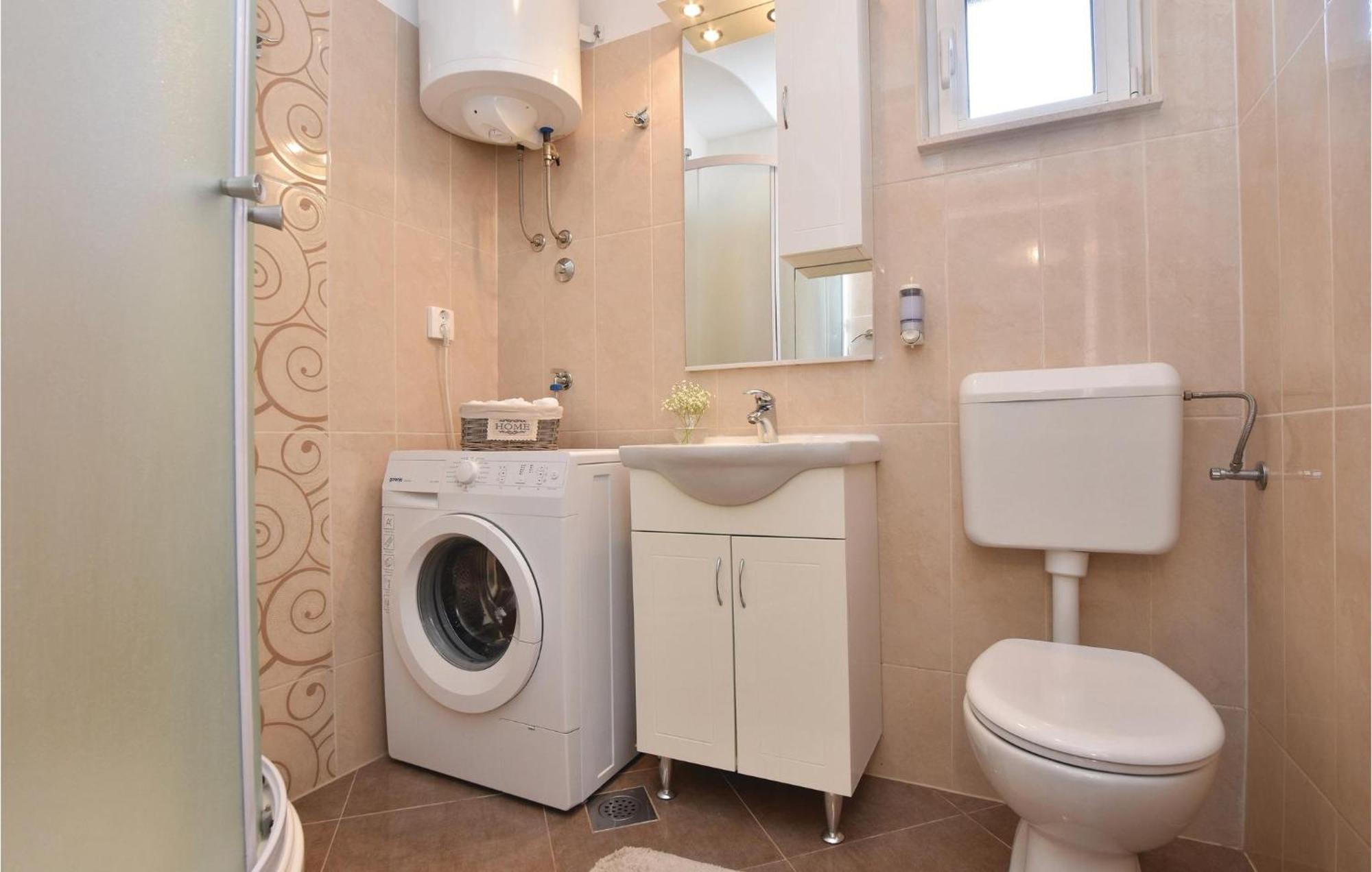 Lovely Home In Split With Jacuzzi Extérieur photo